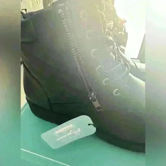 Brand new boots. - Picture 2 of 4